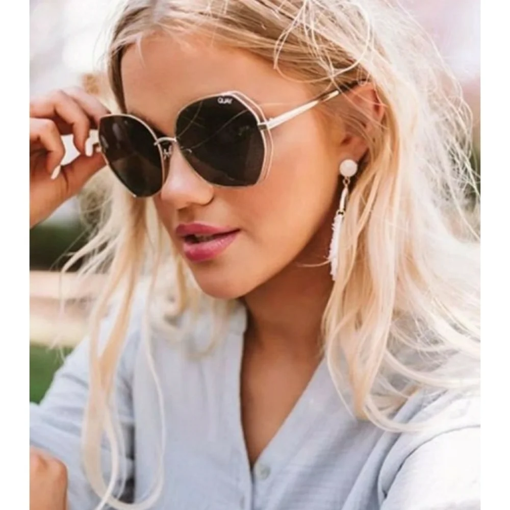 QUAY // ltd ed oversized retro-glam smoke lens gold frames